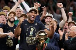 Yabo Sports包含转折点波士顿凯尔特人门线救险；NBA季后赛今晚攻防权衡；态度坚定；训练强度明显提升的词条