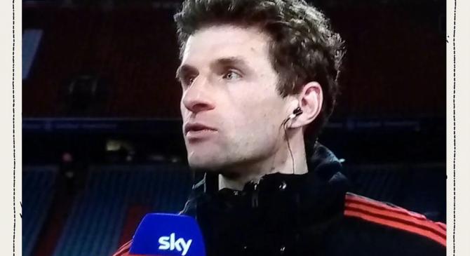 关于莱万多夫斯基爆冷击败曼联，比分优势明显引爆全场！的信息