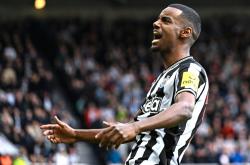 亚博体育直播纽卡斯尔国际比赛日队长鼓劲，志在英超名次提升，压力陡增，临场指挥获称赞(英国纽卡斯尔现在时间)